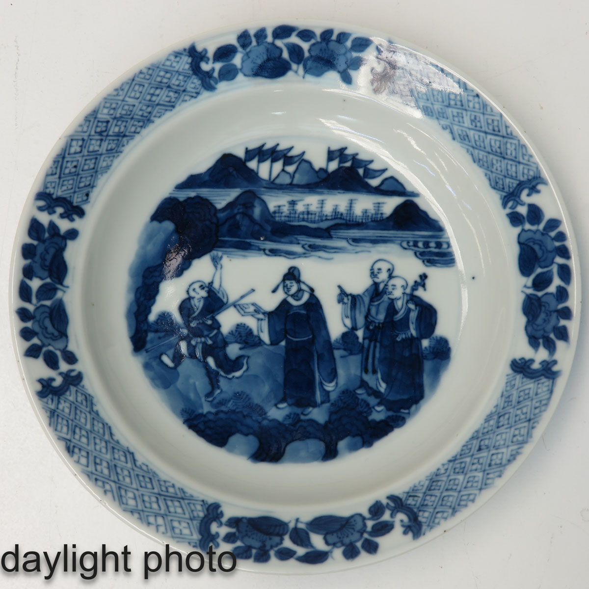 A Pair of Blue and White Plates - Image 7 of 10