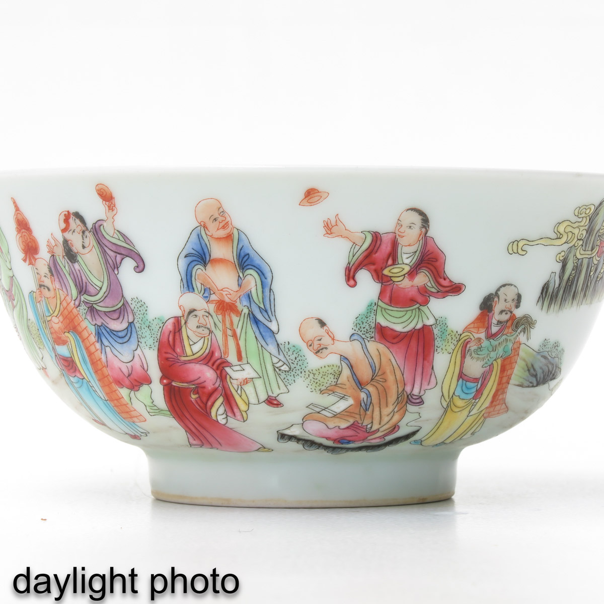 A Pair of Famille Rose Bowls - Image 10 of 10