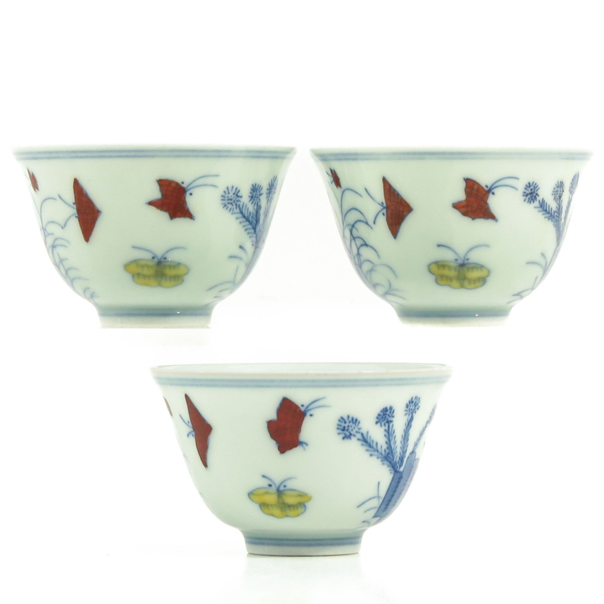 A Collection of 3 Doucai Decor Cups - Image 2 of 9