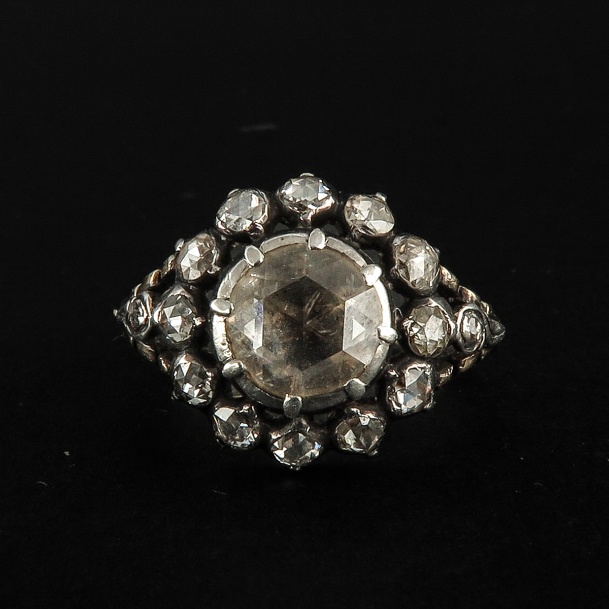 A Ladies 19th Century Ring - Image 3 of 3