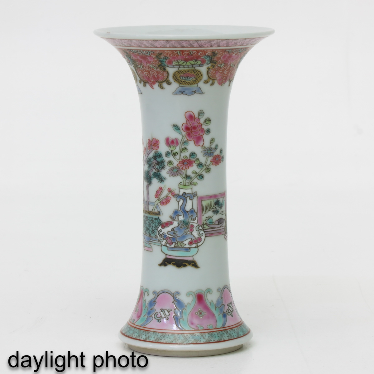 A Small Famille Rose Garniture Vase - Image 7 of 10