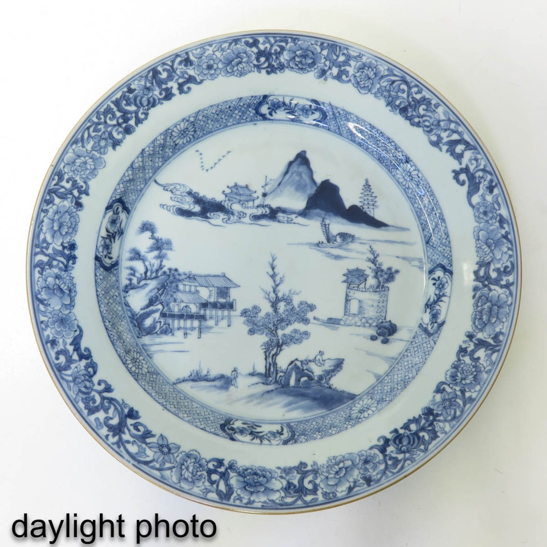 A Blue and White Plate - Bild 3 aus 5