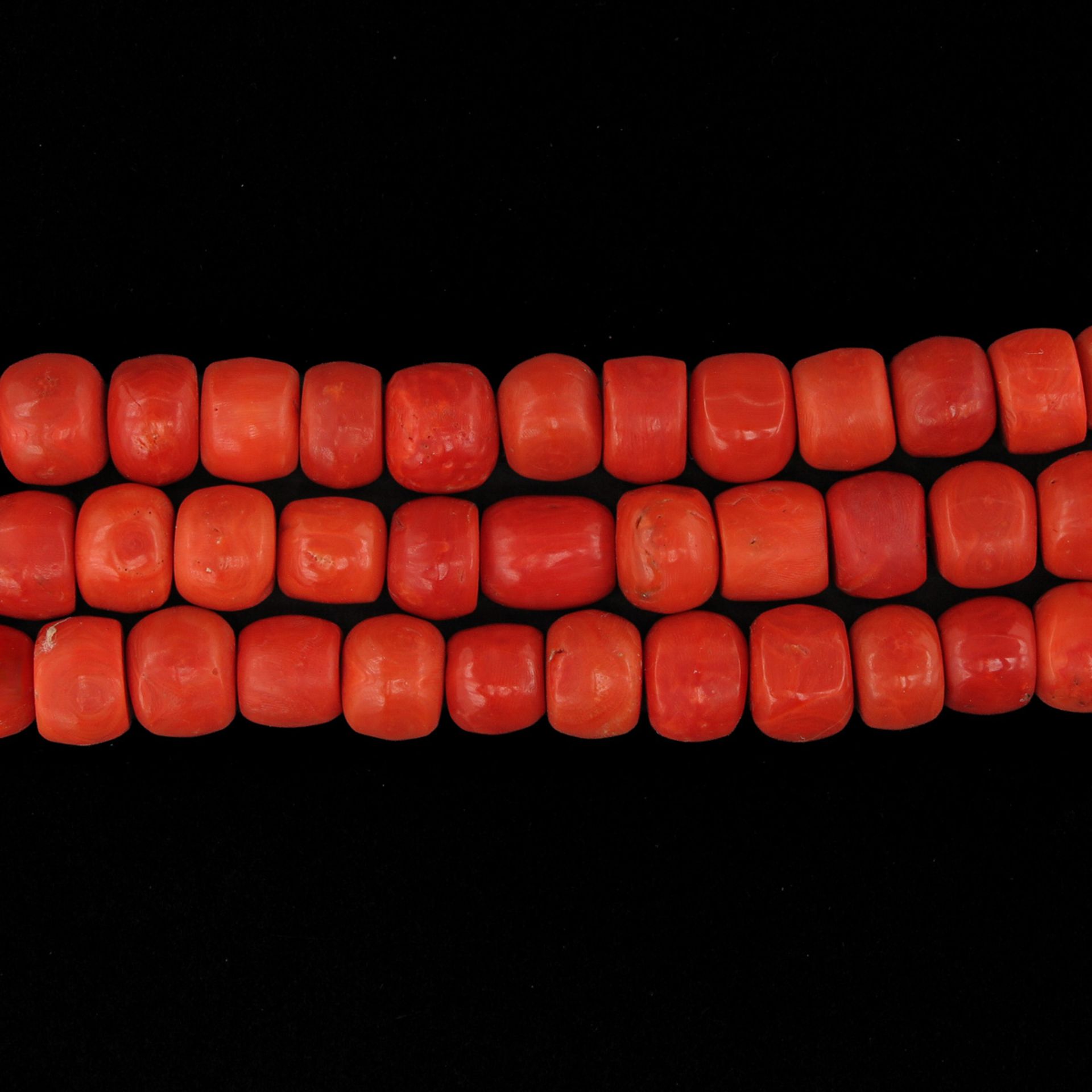 A 19th Century Red Coral Necklace - Image 4 of 6