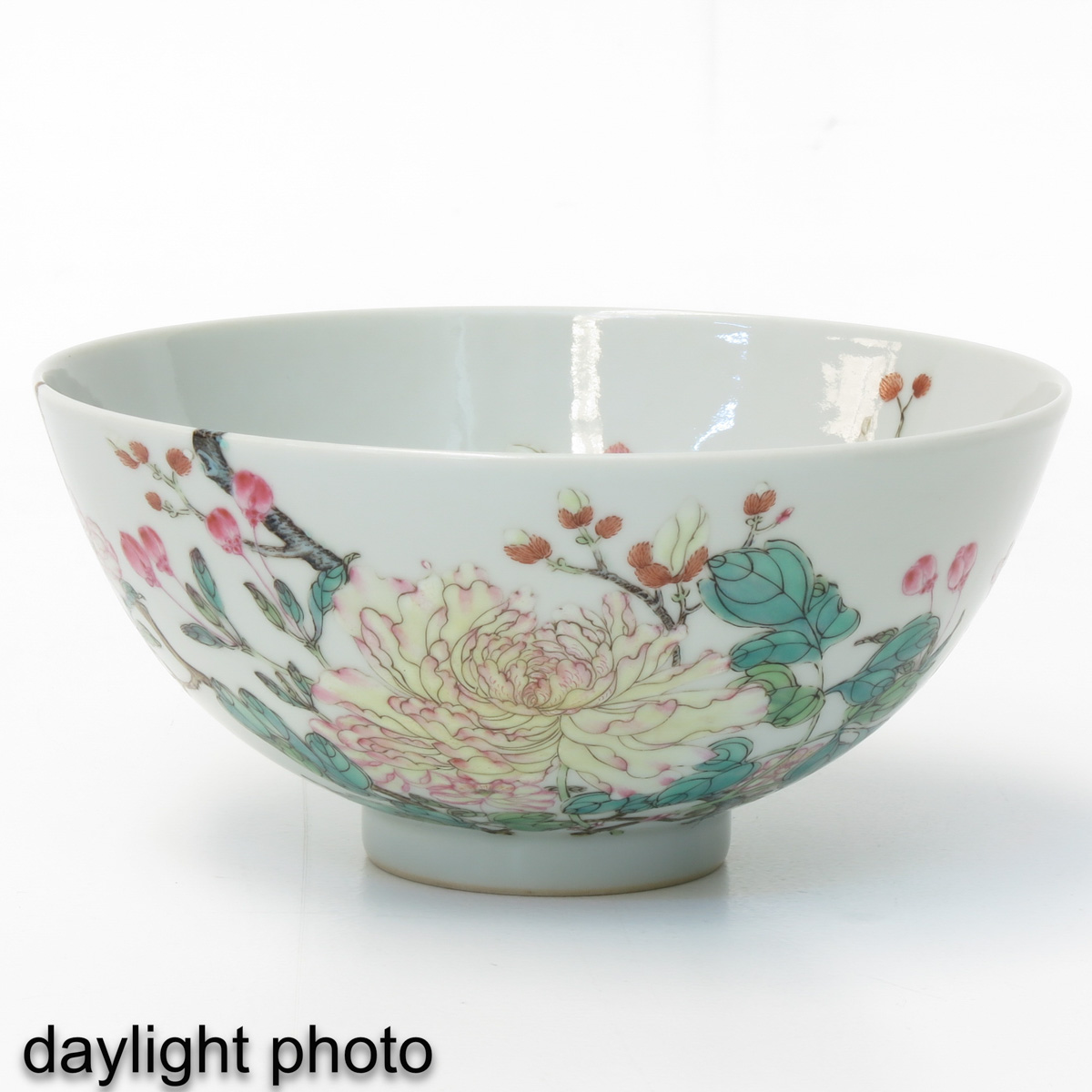 A Pair of Famille Rose Bowls - Image 7 of 10