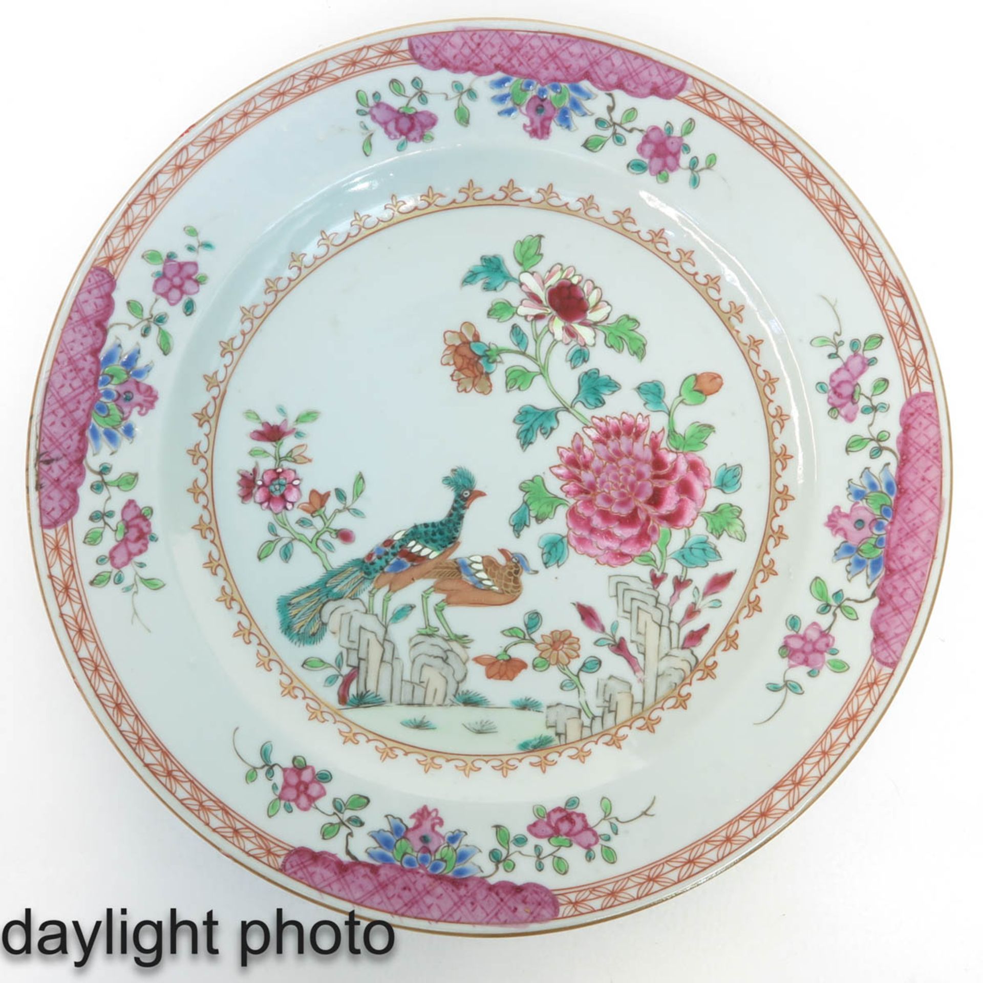 A Lot of 2 Famille Rose Plates - Bild 7 aus 9