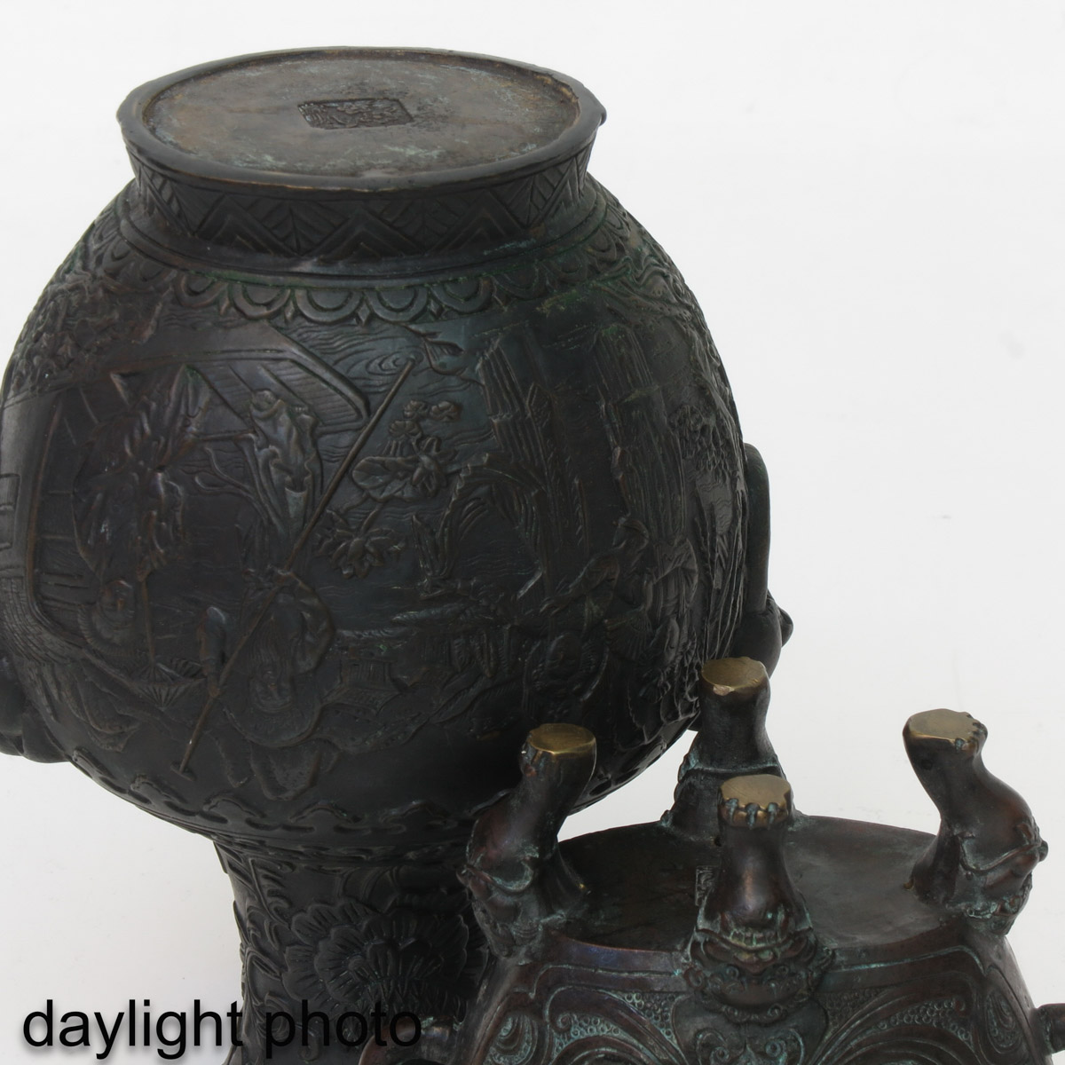 A Lot of 2 Bronze Vases - Image 8 of 10