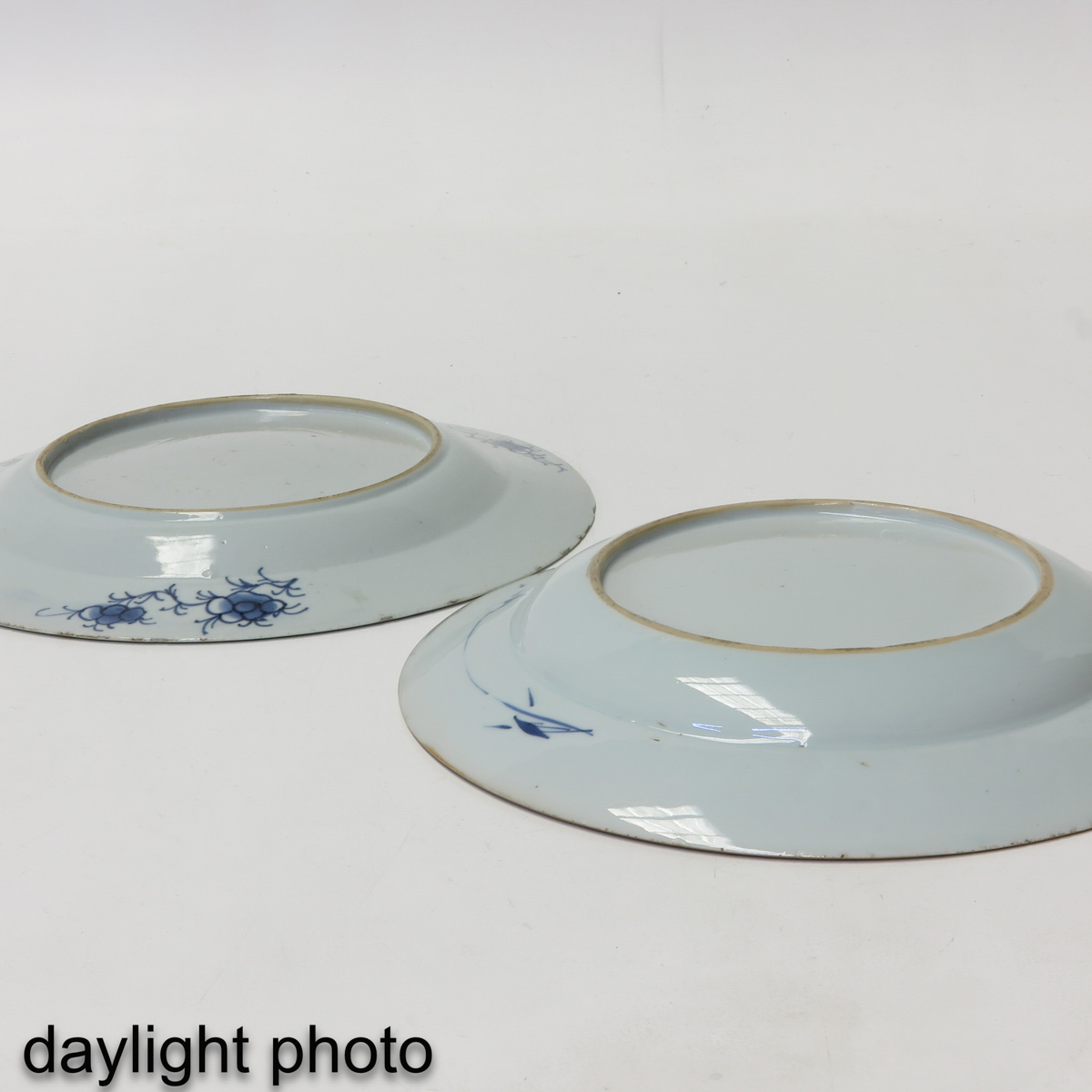 A Lot of 2 Blue and White Plates - Bild 8 aus 10