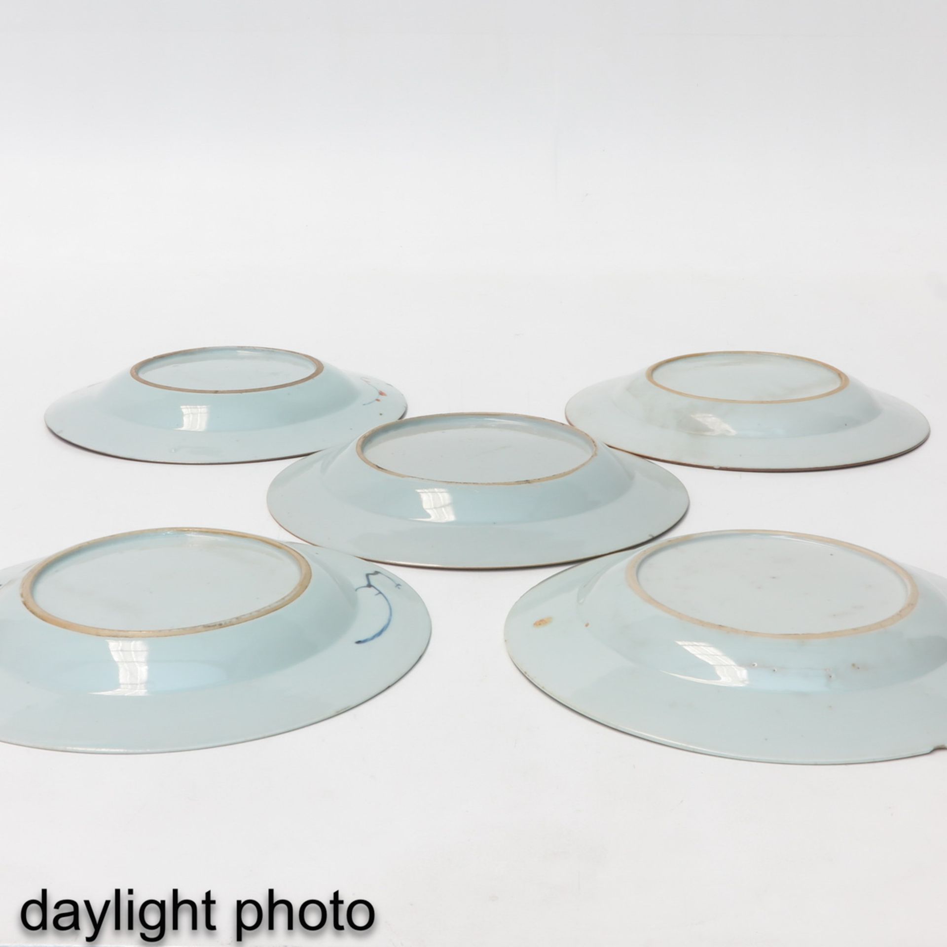 A Collection of 5 Imari Plates - Bild 10 aus 10