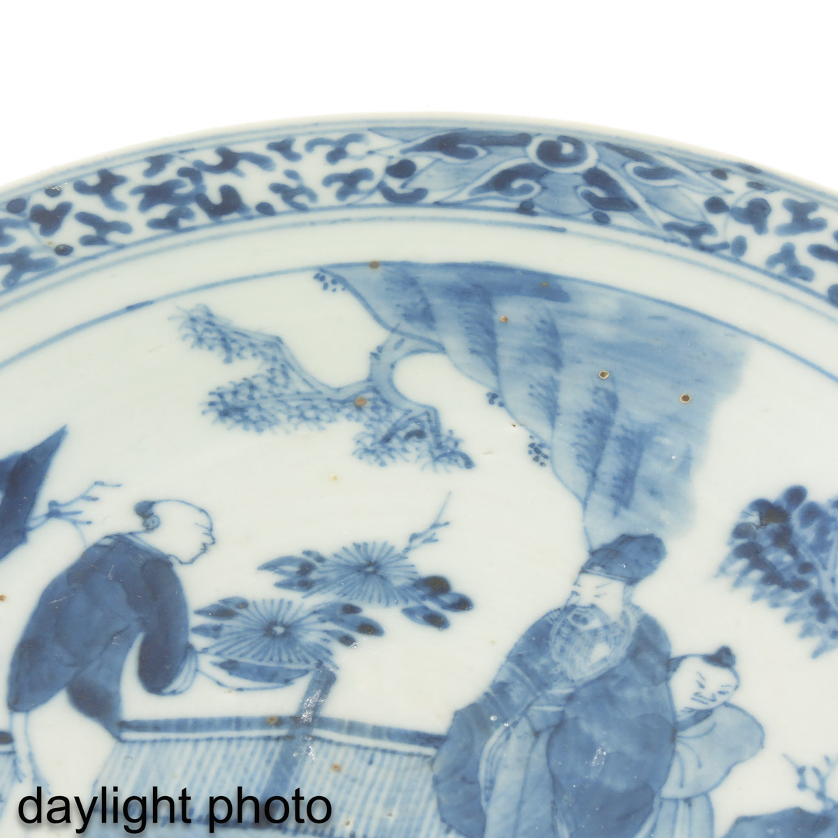 A Lot of 2 Blue and White Plates - Image 10 of 10