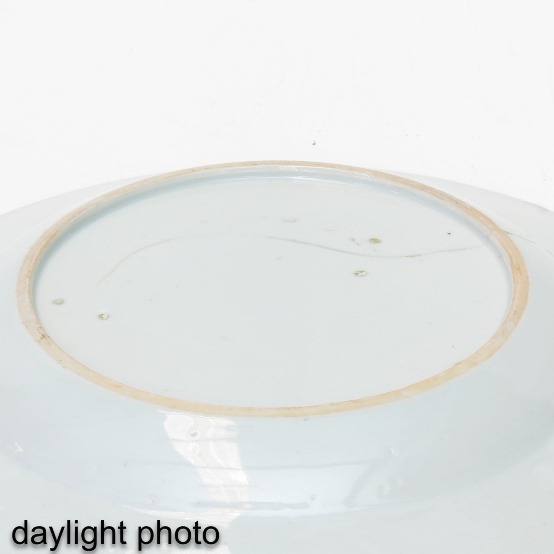 A Famille Rose Plate - Image 4 of 5