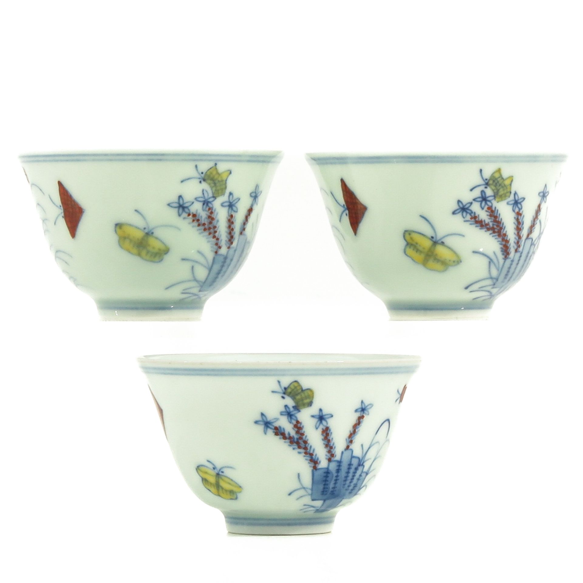 A Collection of 3 Doucai Decor Cups - Image 4 of 9