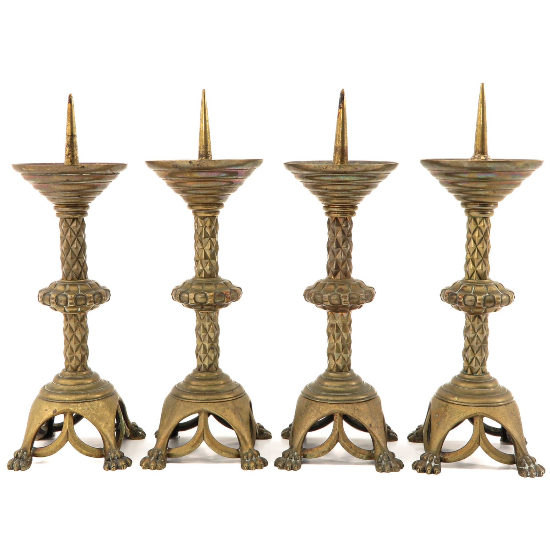 A Collection of 4 Bronze Altar Candlesticks - Bild 2 aus 8