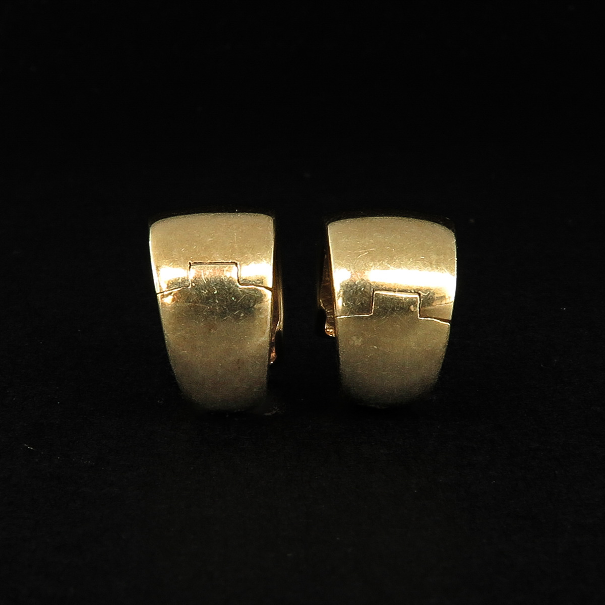 A Pair of Diamond Earrings - Image 2 of 3