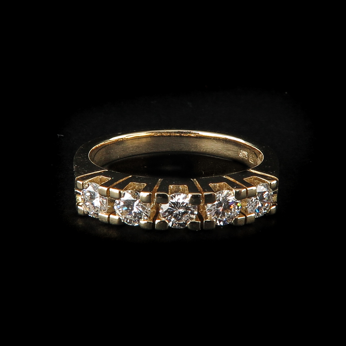 A Ladies Diamond Ring - Image 2 of 4