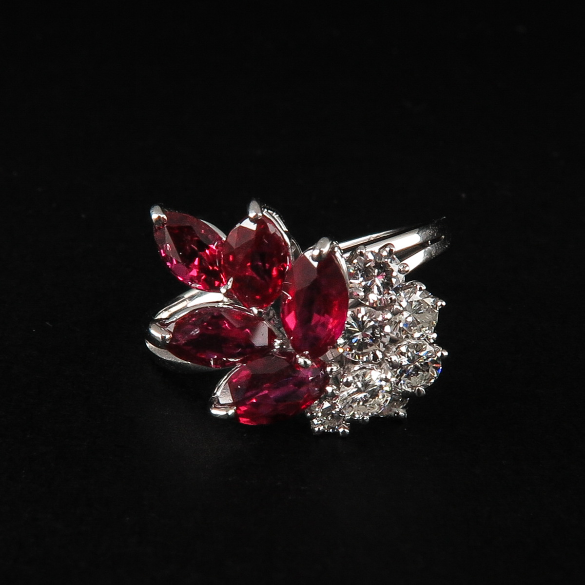 A Ladies Ruby and Diamond Ring - Image 2 of 4