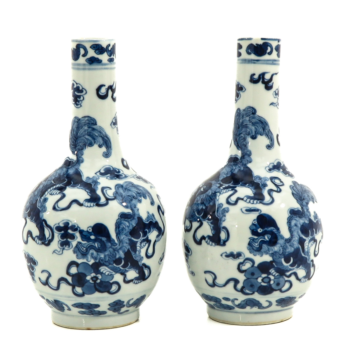 A Pair of Blue and White Bottle Vases - Image 2 of 10