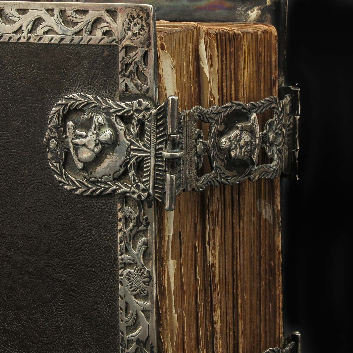 A Lot of 2 Bibles - Image 7 of 10