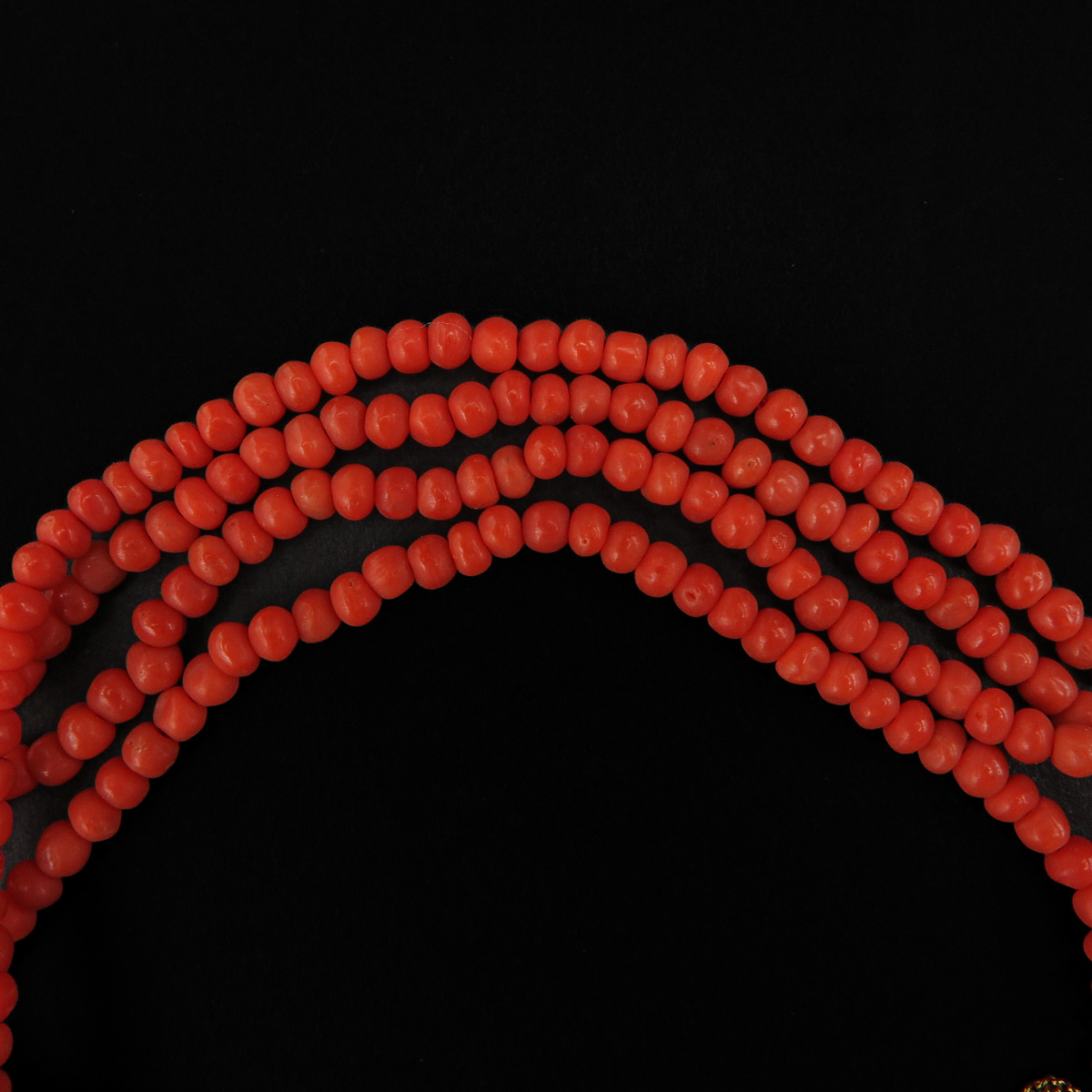 A Red Coral Bracelet - Image 3 of 4