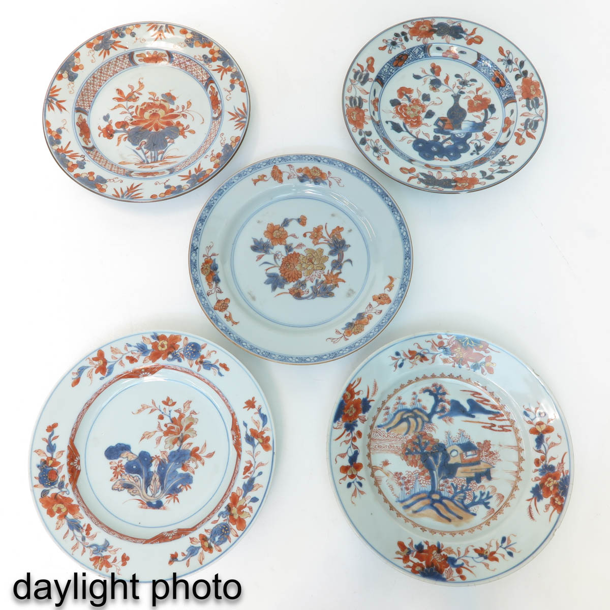 A Collection of 5 Imari Plates - Image 9 of 10