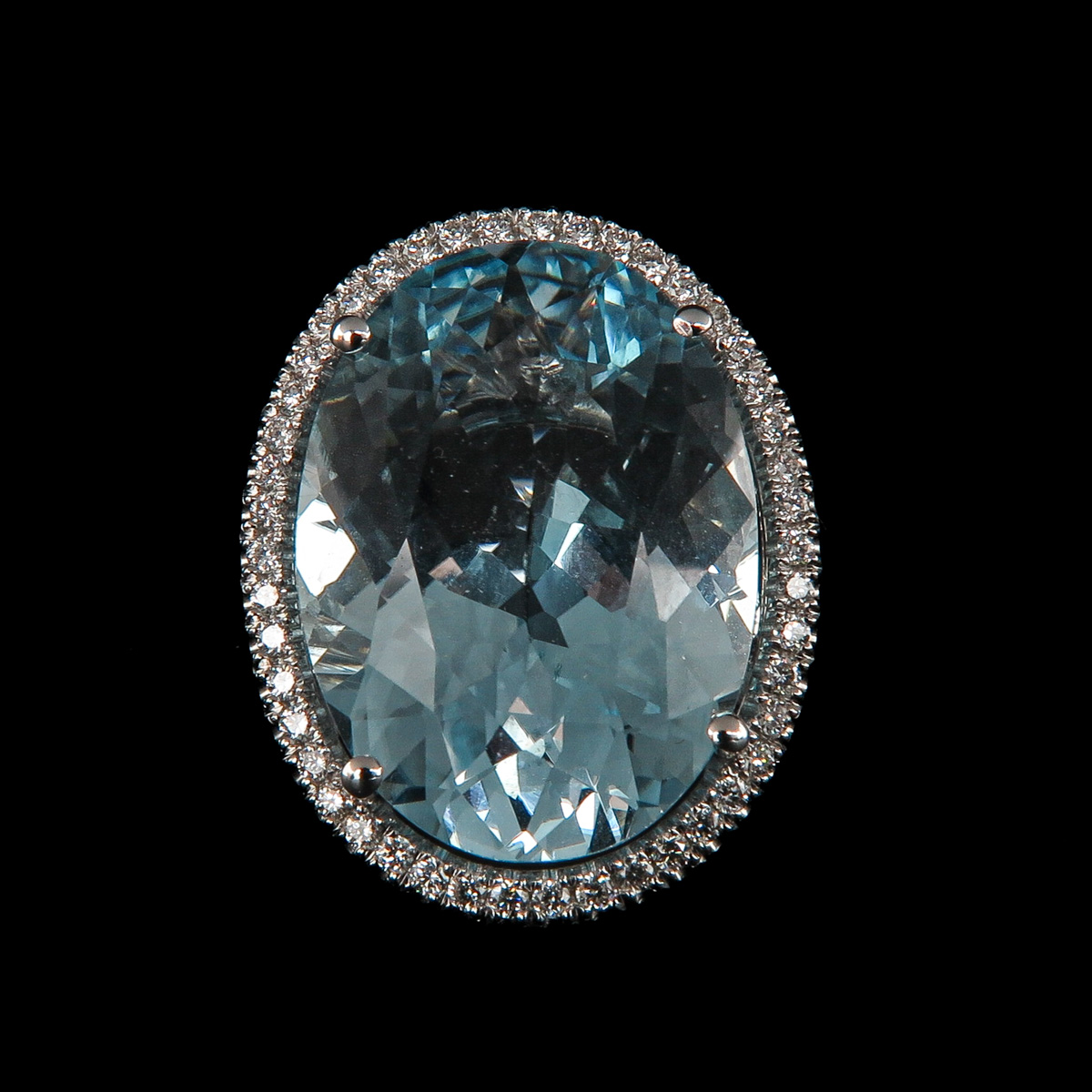 A Ladies Blue Topaz and Diamond Ring - Image 2 of 5
