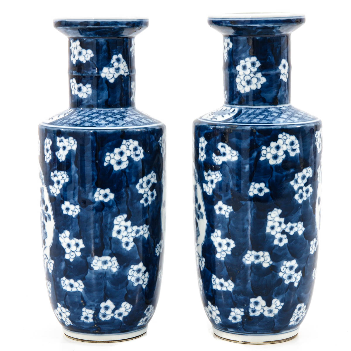 A Pair of Blue and White Vases - Image 2 of 10