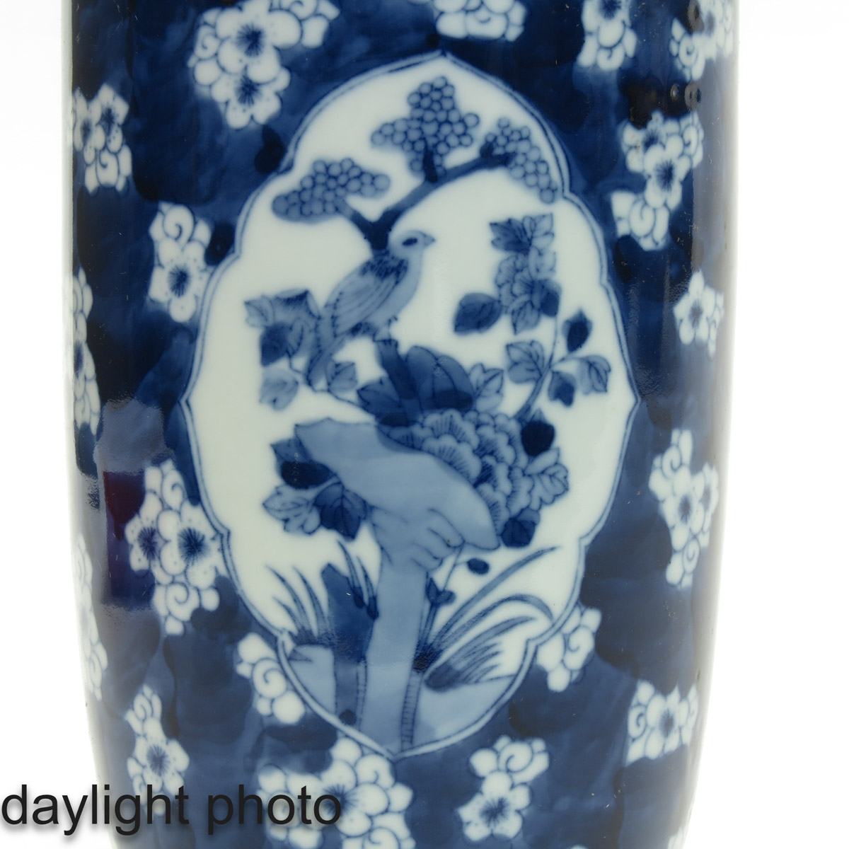 A Pair of Blue and White Vases - Image 10 of 10