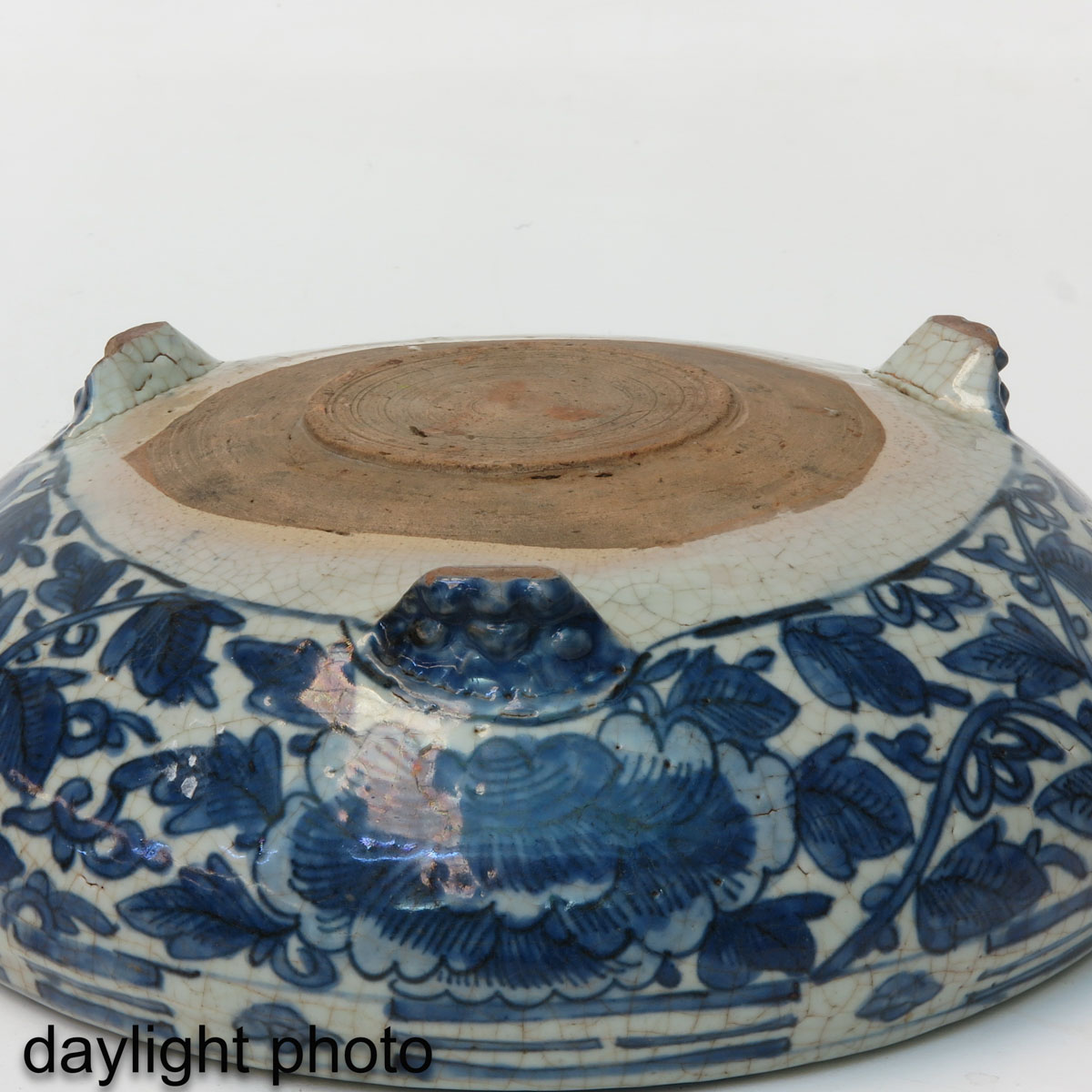 A Blue and White Tripod Censer - Image 8 of 9