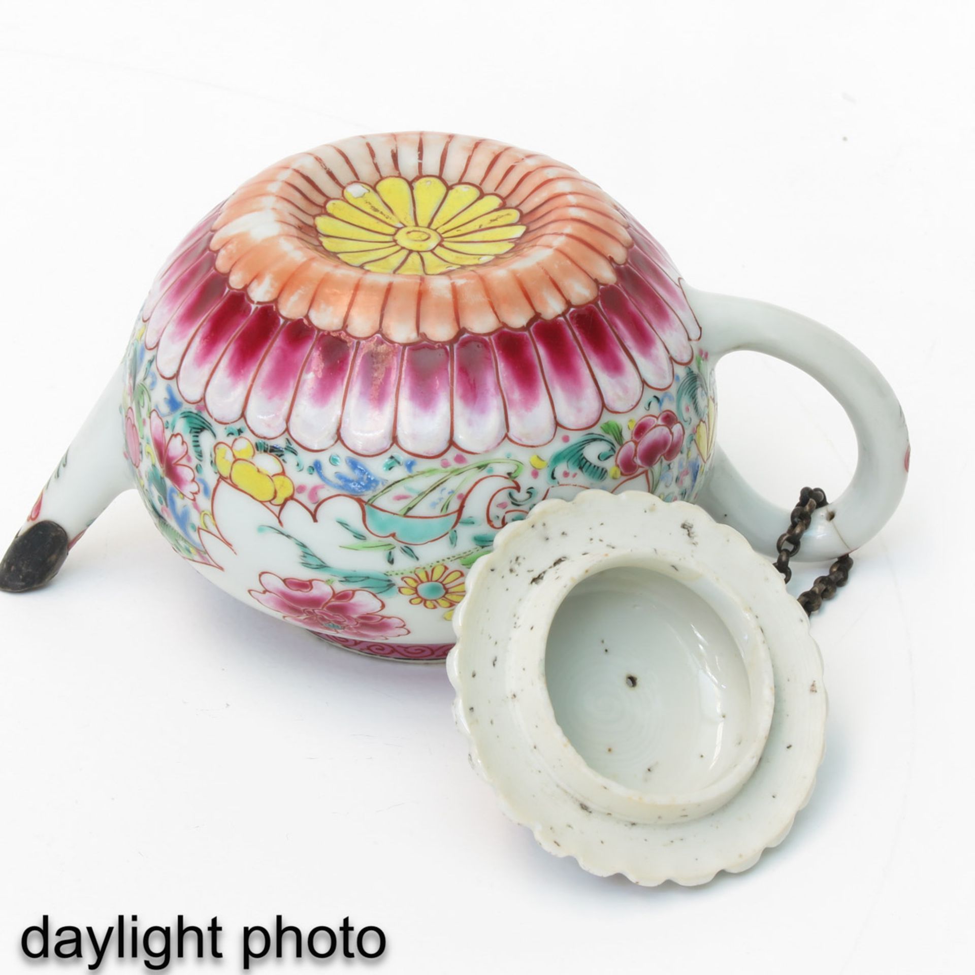 A Famille Rose Teapot - Bild 8 aus 10