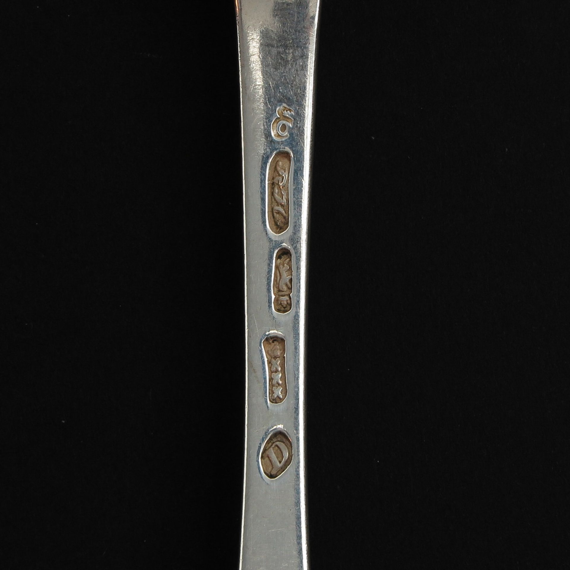 A Collection of 13 Silver Spoons - Bild 7 aus 10
