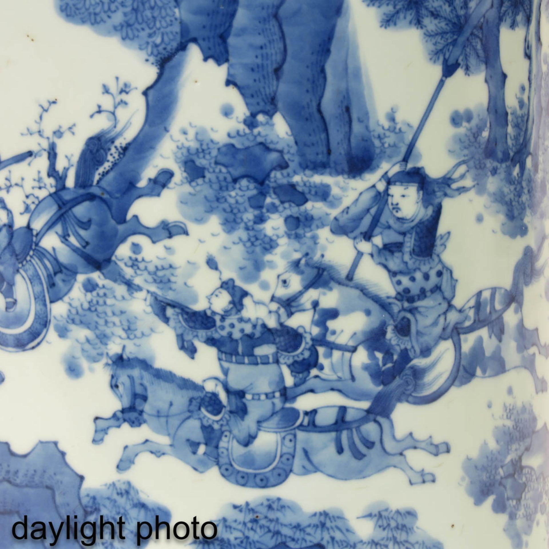 A Blue and White Brush Pot - Bild 9 aus 9