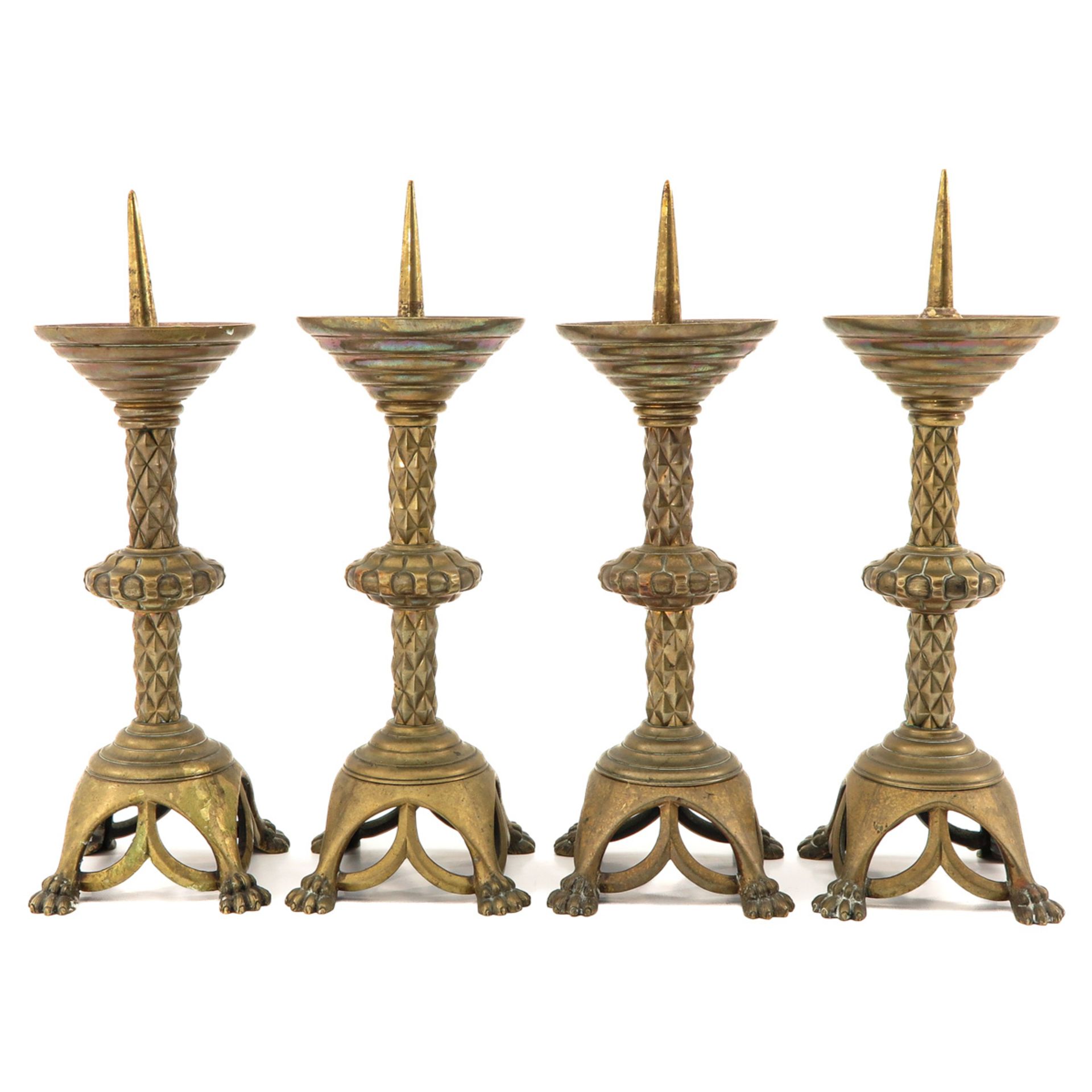 A Collection of 4 Bronze Altar Candlesticks - Bild 3 aus 8