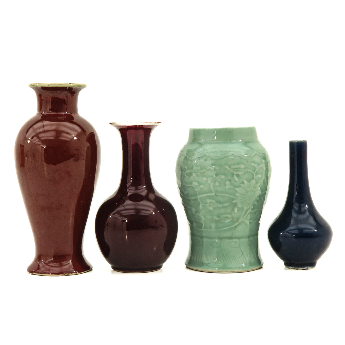 A Collection of 4 Monochrome Decor Vases - Image 3 of 10
