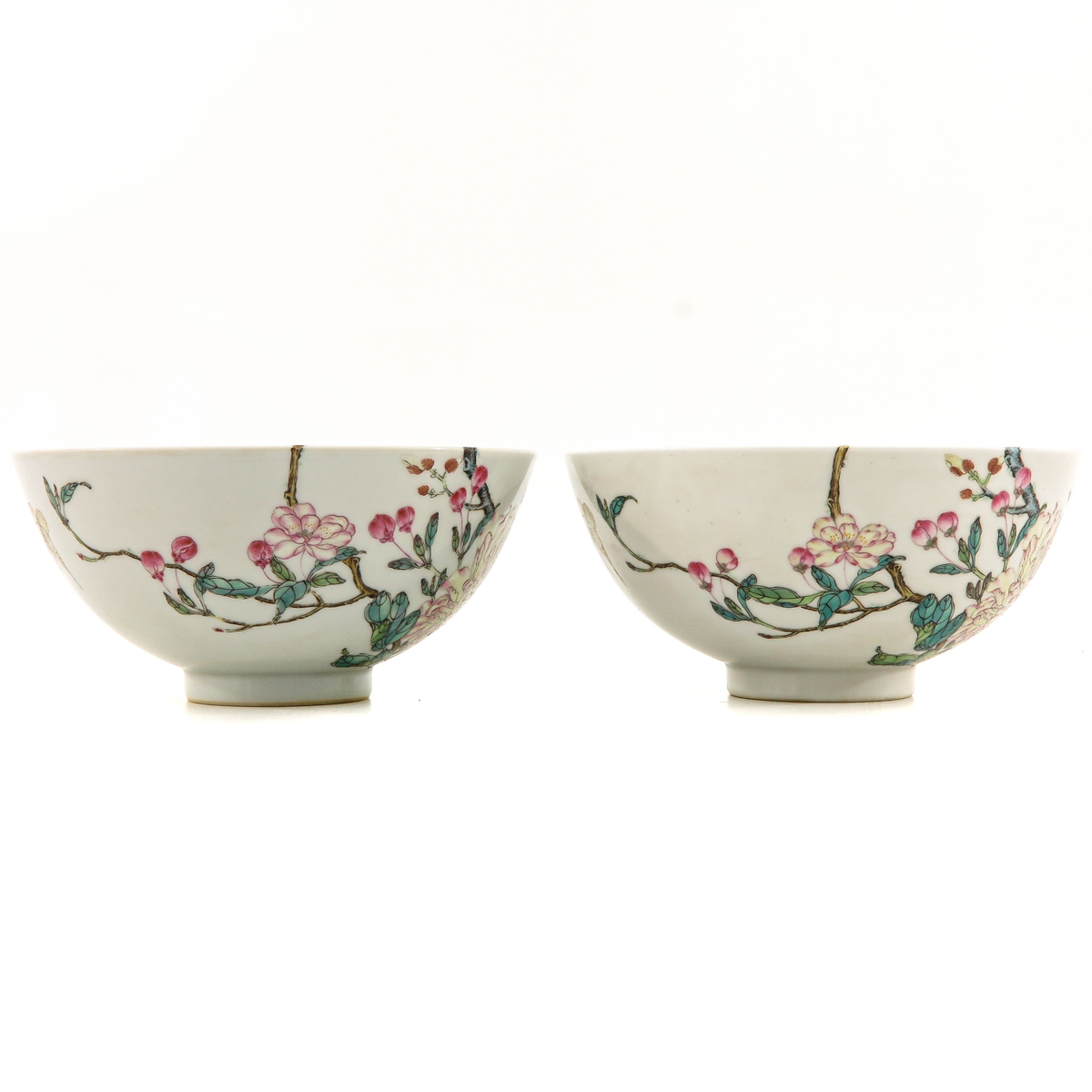 A Pair of Famille Rose Bowls - Image 4 of 10