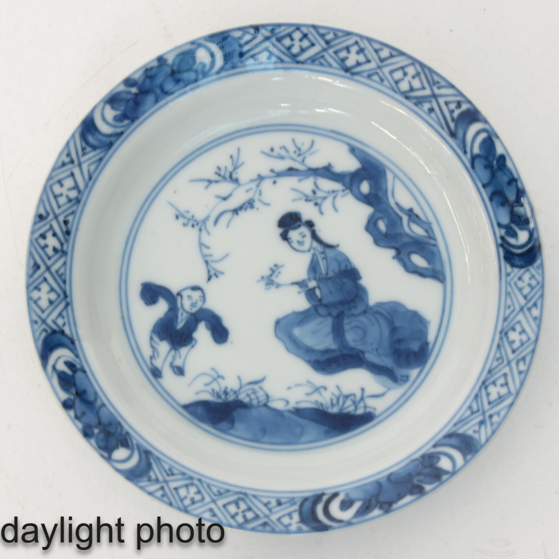 A Small Blue and White Dish - Image 3 of 5