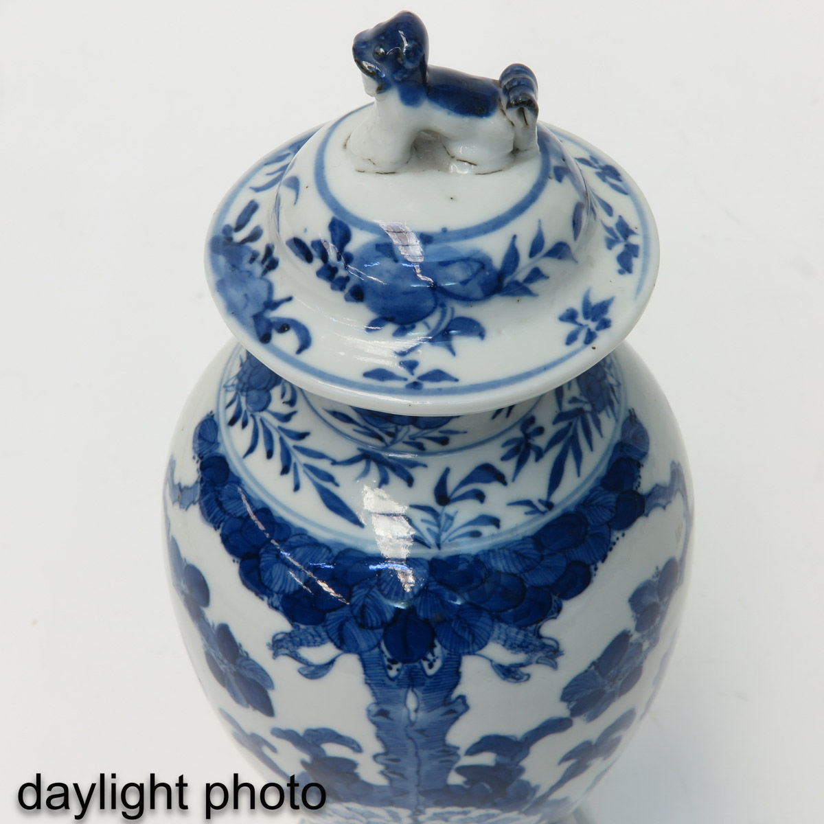 A Pair of Blue and White Vases with Covers - Image 10 of 10