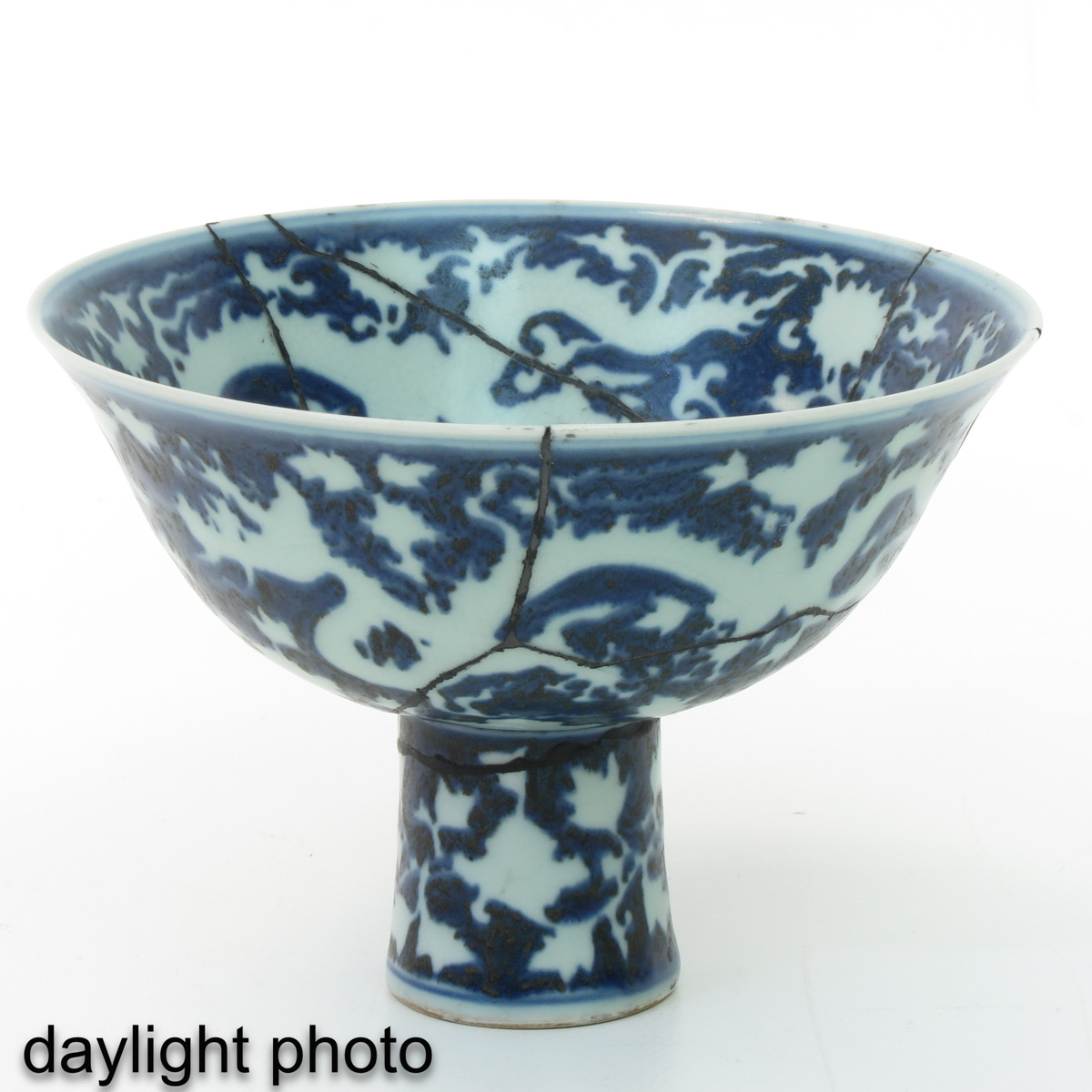 A Blue and White Stem Cup - Image 7 of 10