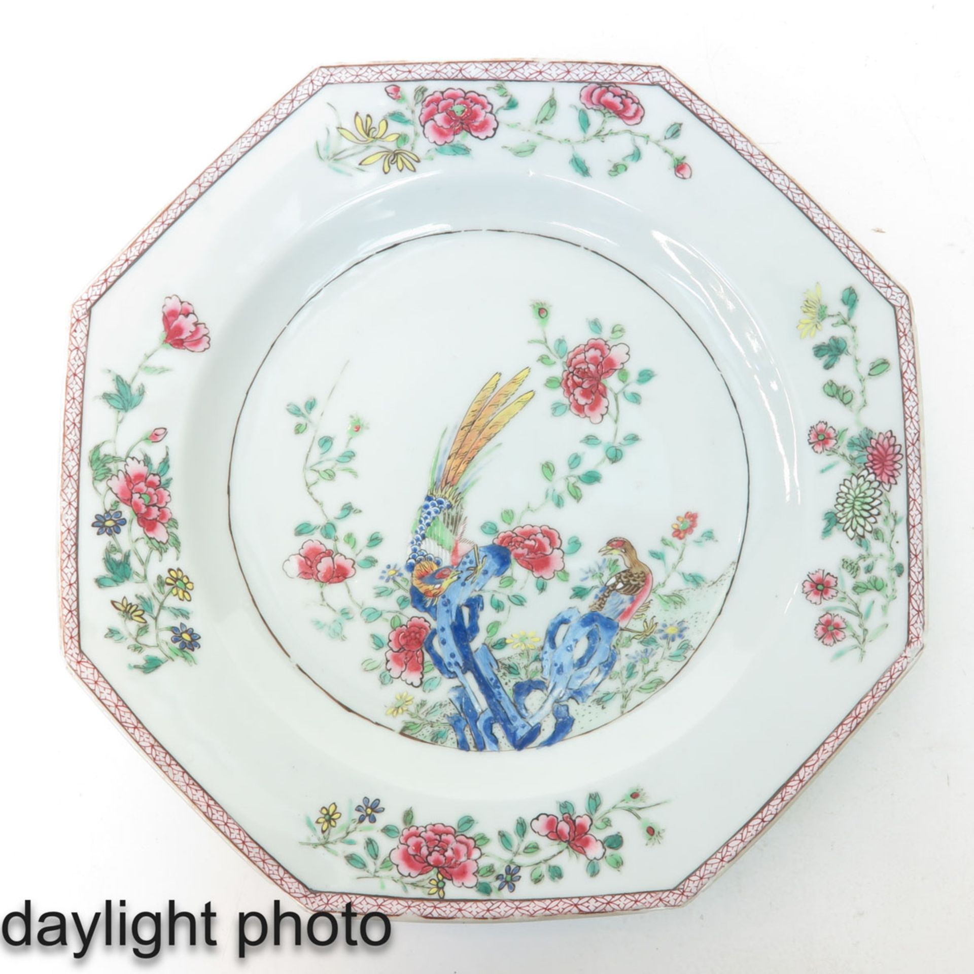 A Series of 4 Famille Rose Plates - Bild 7 aus 9