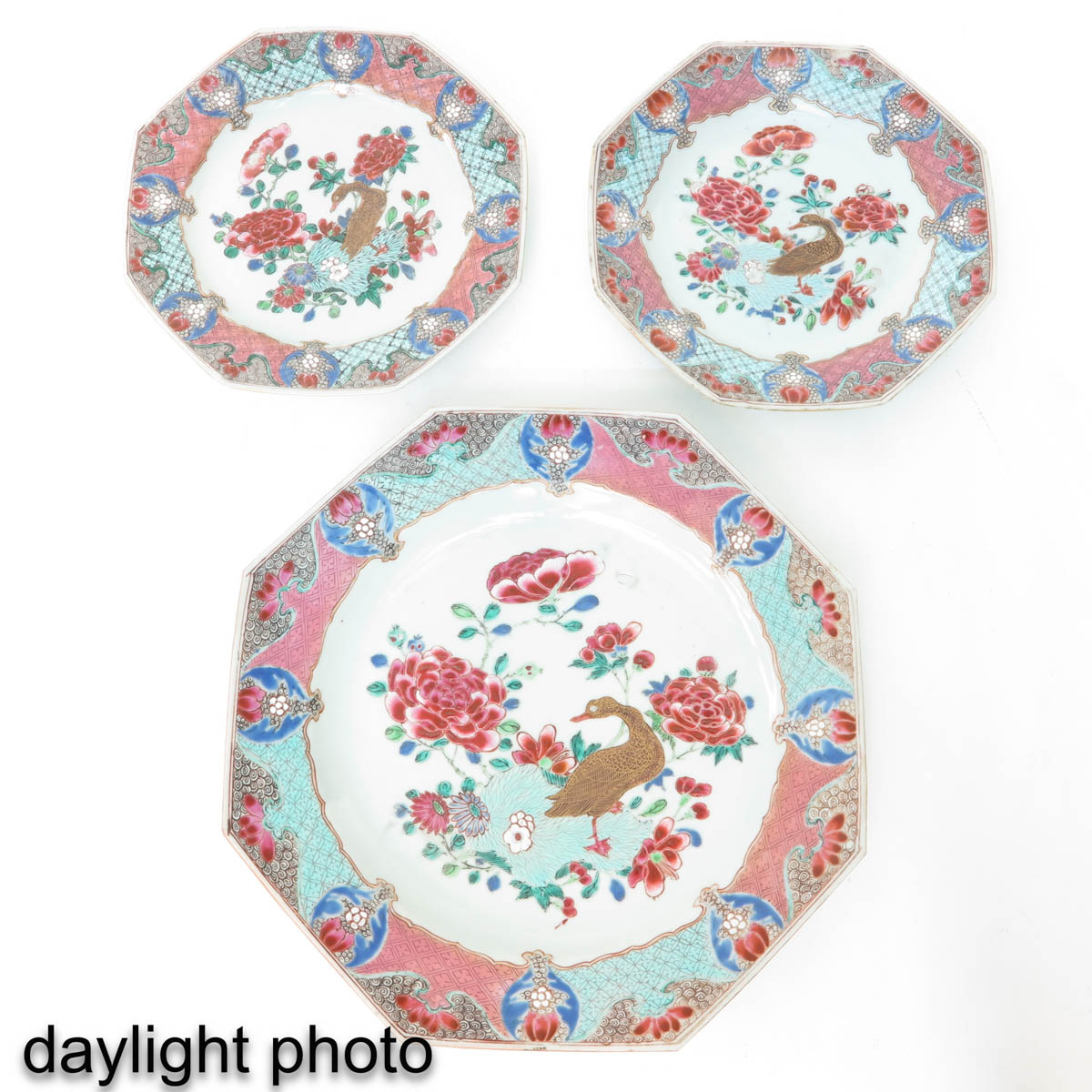A Series of 3 Famille Rose Plates - Image 9 of 10