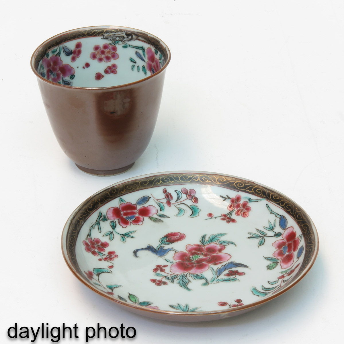 A Series of 5 Batavianware Cups and Saucers - Image 9 of 10