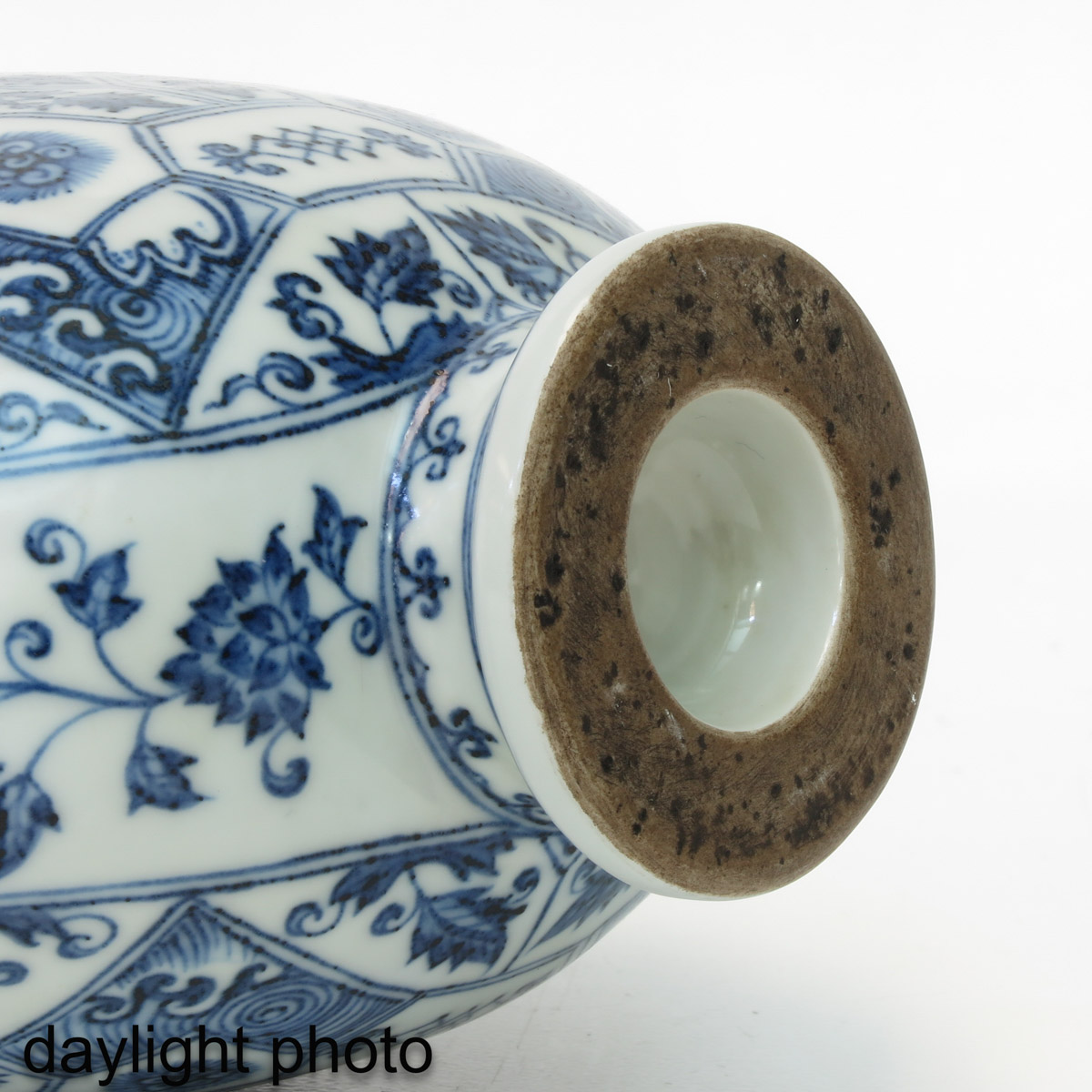 A Blue and White Moon Bottle Vase - Image 8 of 9