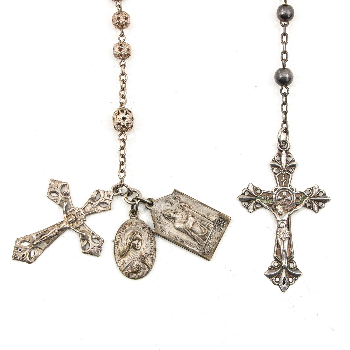 A Collection of 5 Silver Rosaries - Image 7 of 8