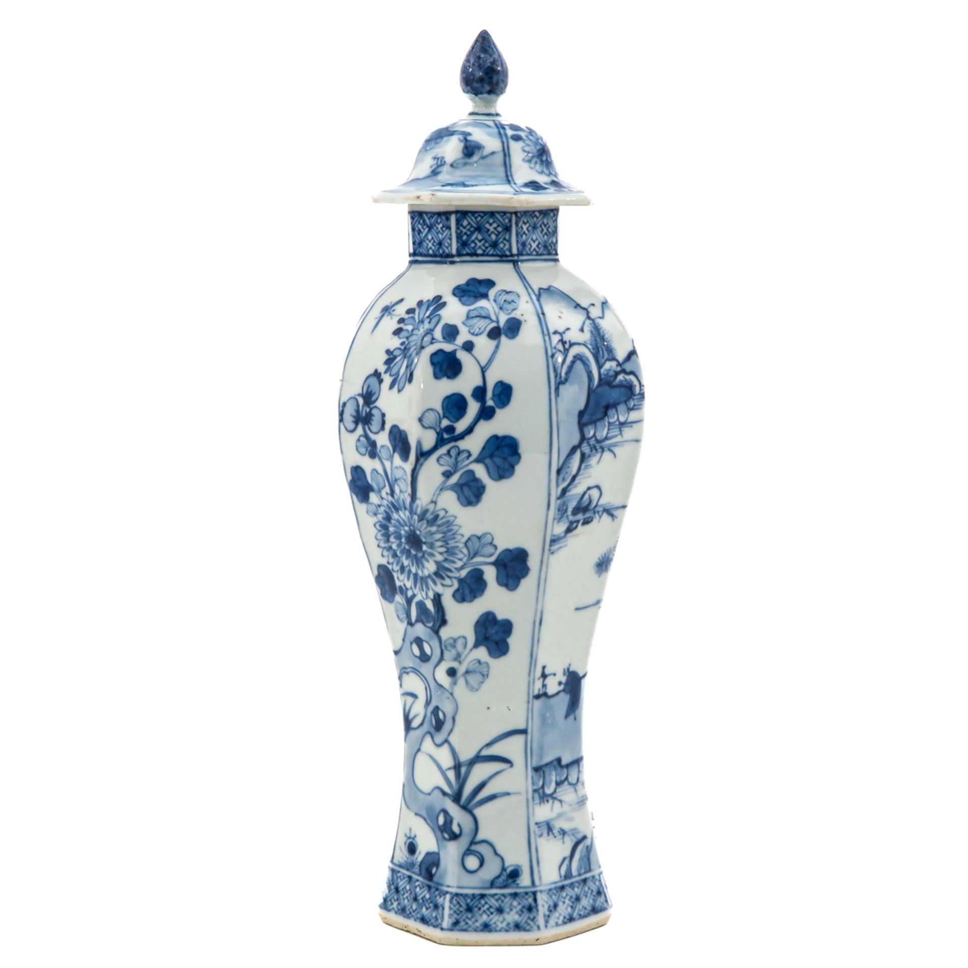 A Blue and White Garniture Vase - Bild 2 aus 9