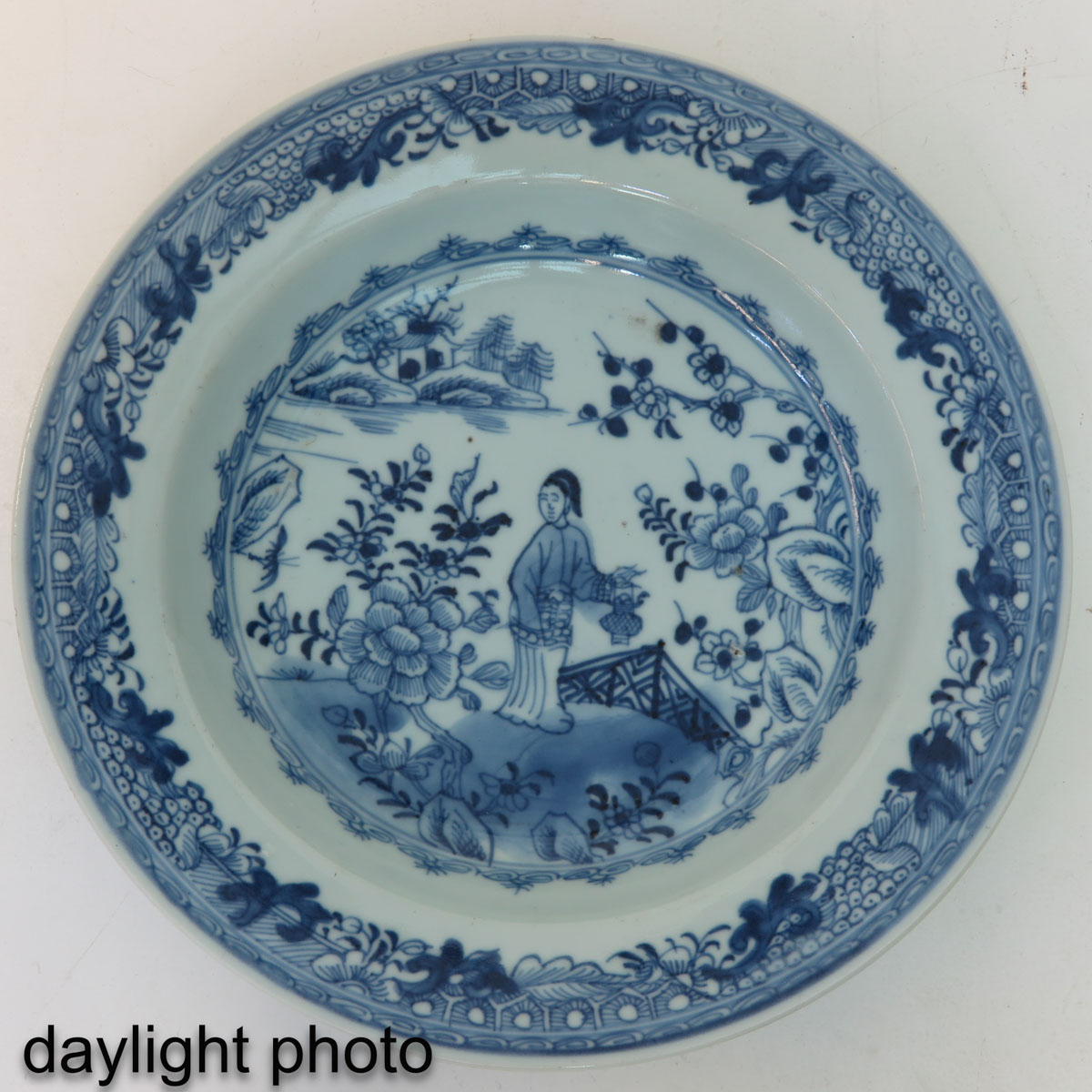 A Pair of Blue and White Plates - Image 7 of 9