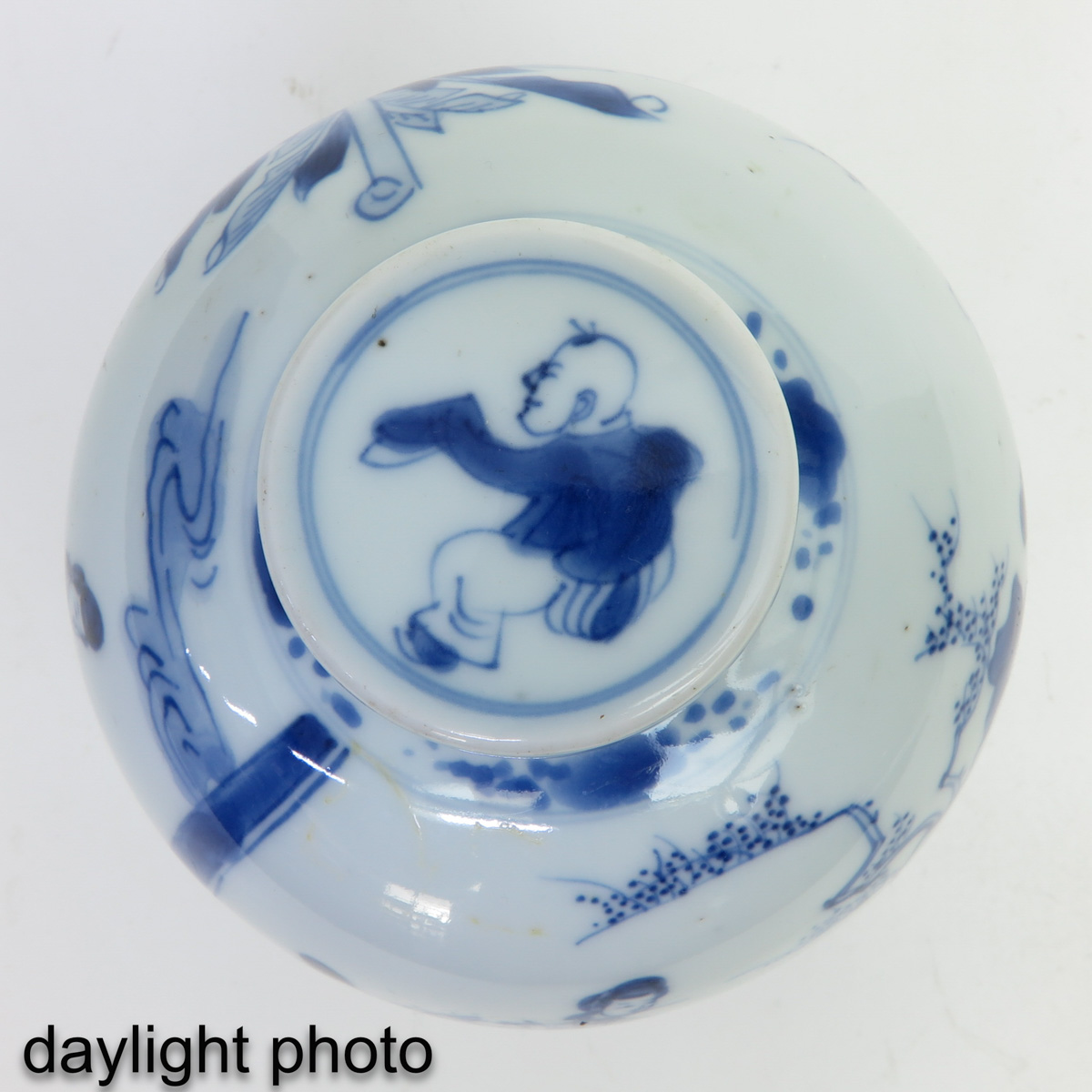 A Blue and White Pot with Cover - Image 10 of 10