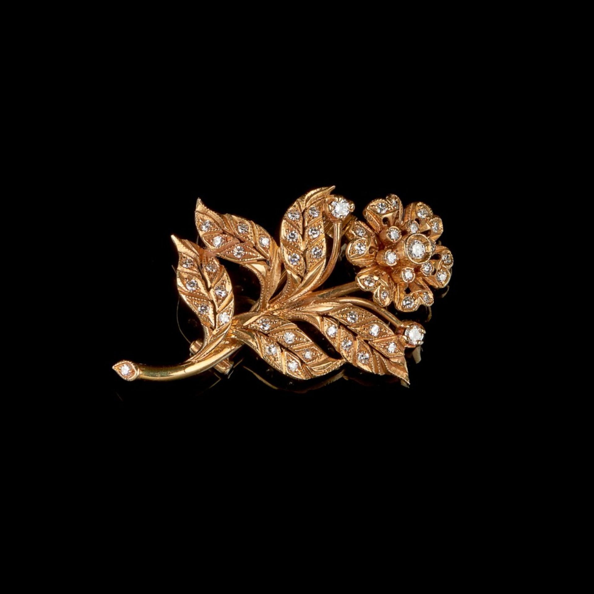  A flower shaped brooch