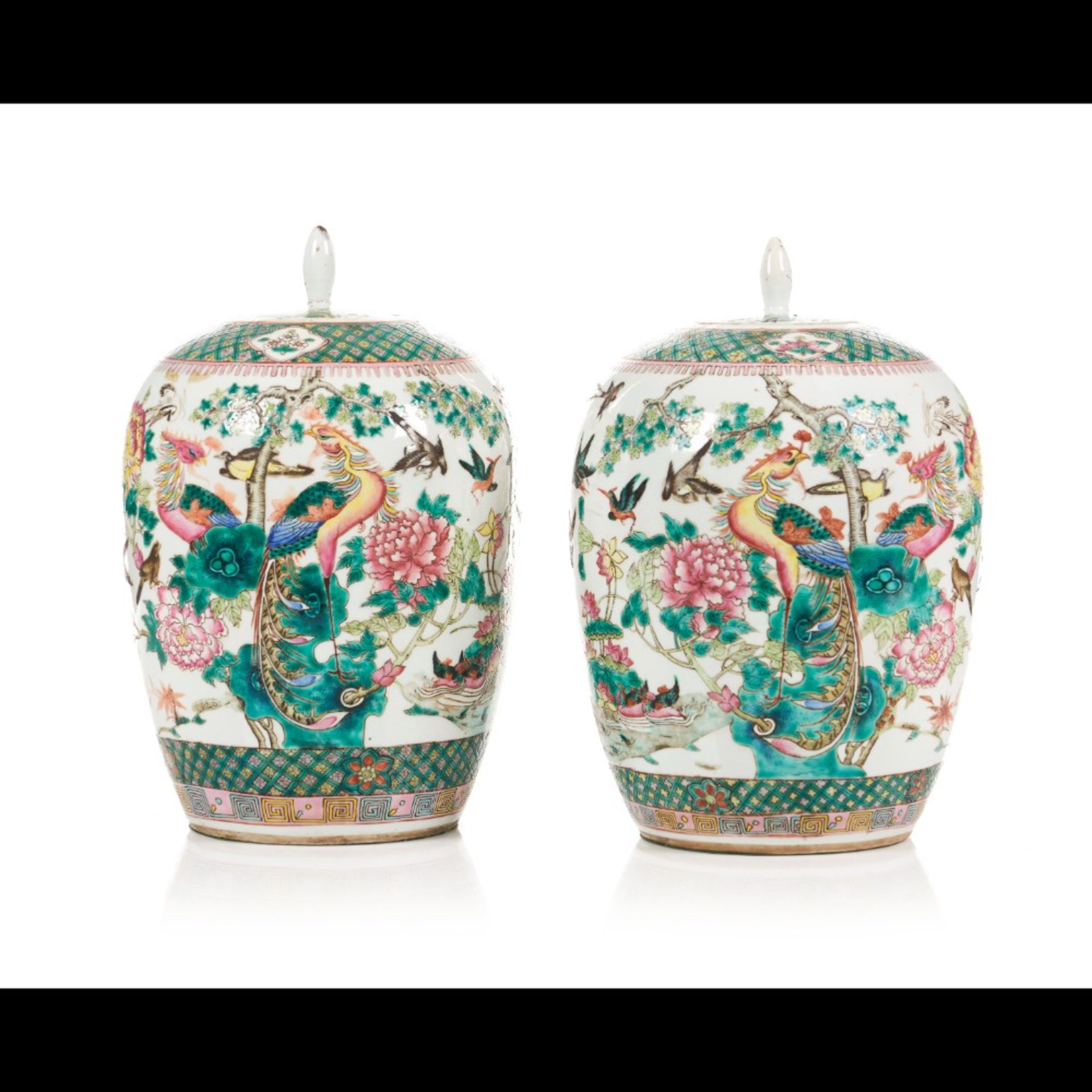  A pair of lidded ginger vases
