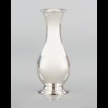  A vase