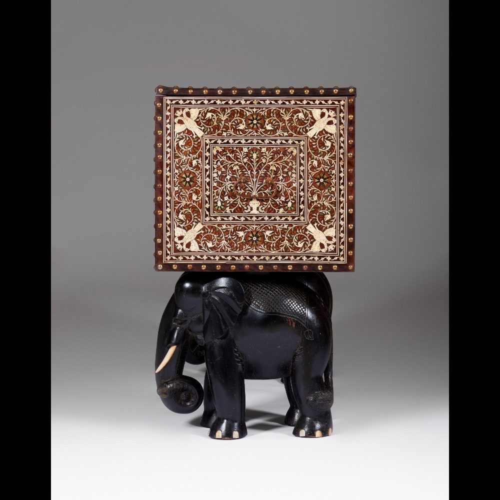  An important Chest on a stand in the shape of two elephants - Bild 6 aus 7