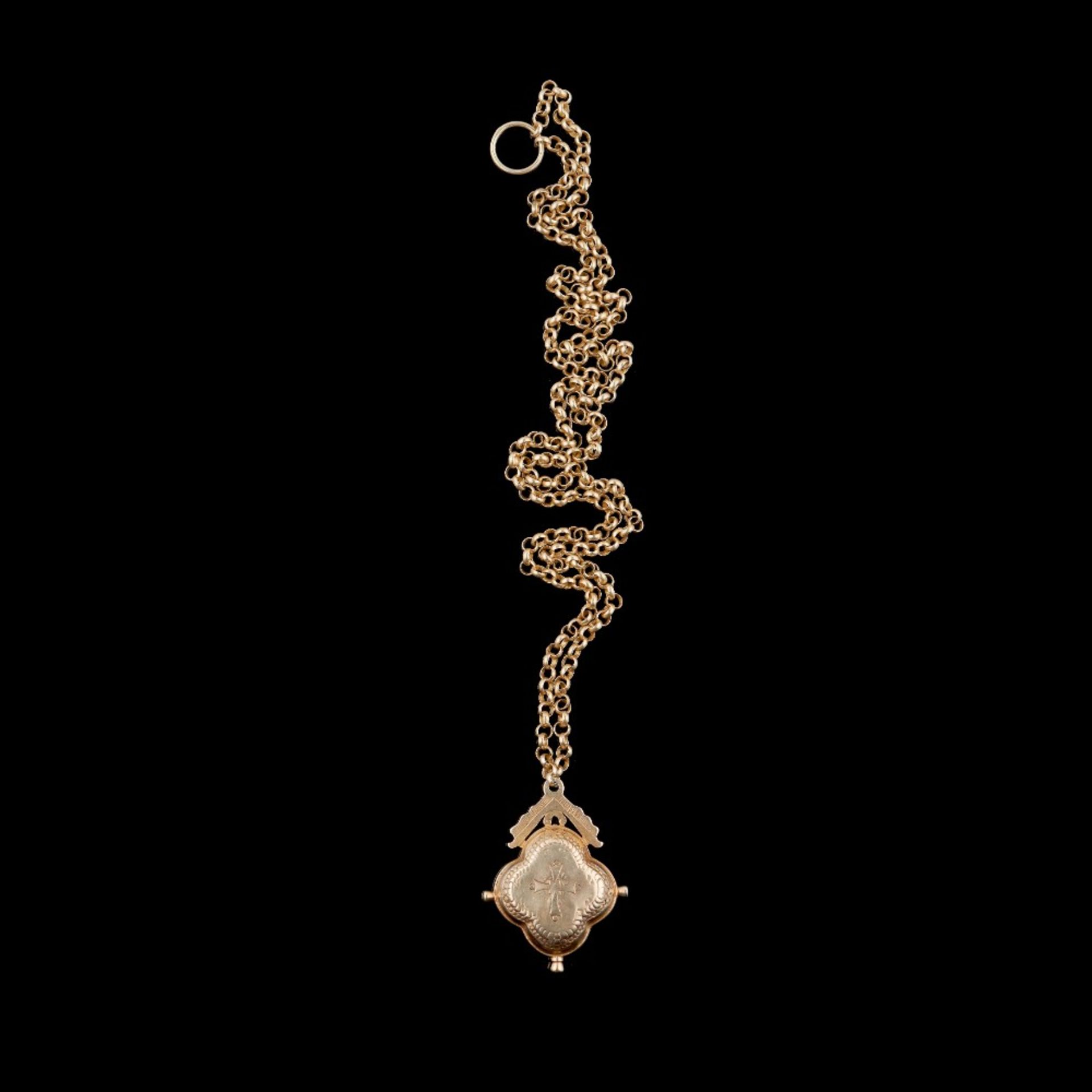  A pendant with reliquary