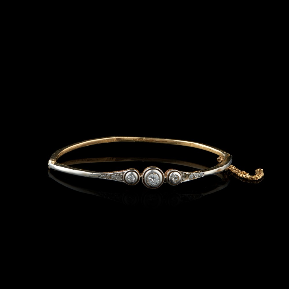  A bracelet